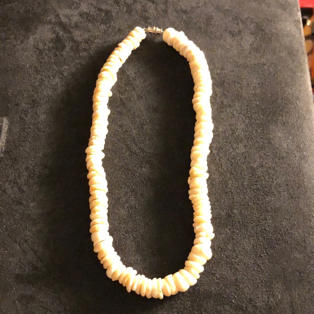 Vintage White Extinct Extra Large Puka Seashell Necklace 16 inch